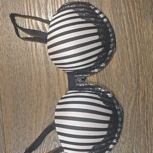 VICTORIAS SECRET VERY SEXY PUSH UP PIGEONNANT SIZE 34D.    #7721